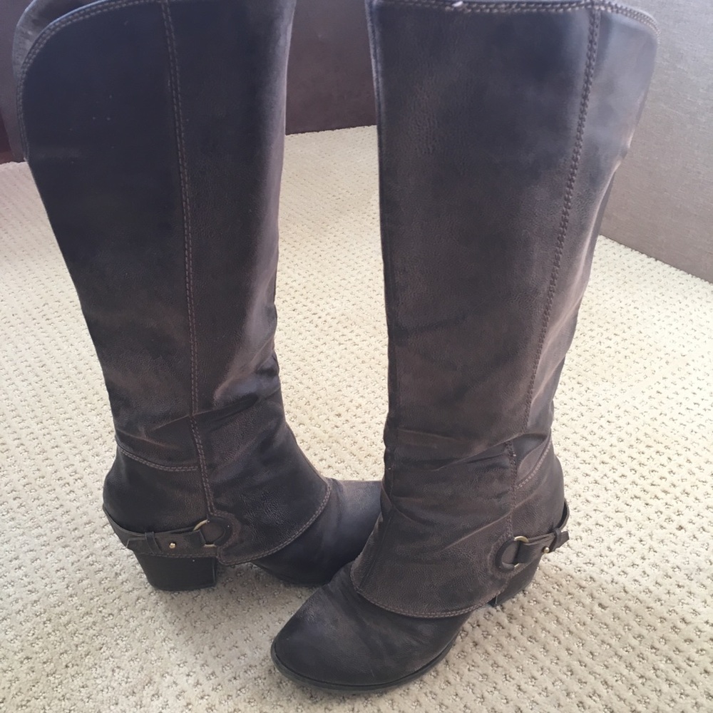 Super comfy high low riding boots